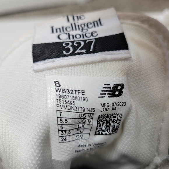 New Balance 327 Black & Sea Salt White Sneakers Womens 7 Mens 5.5 - Picture 14 of 14